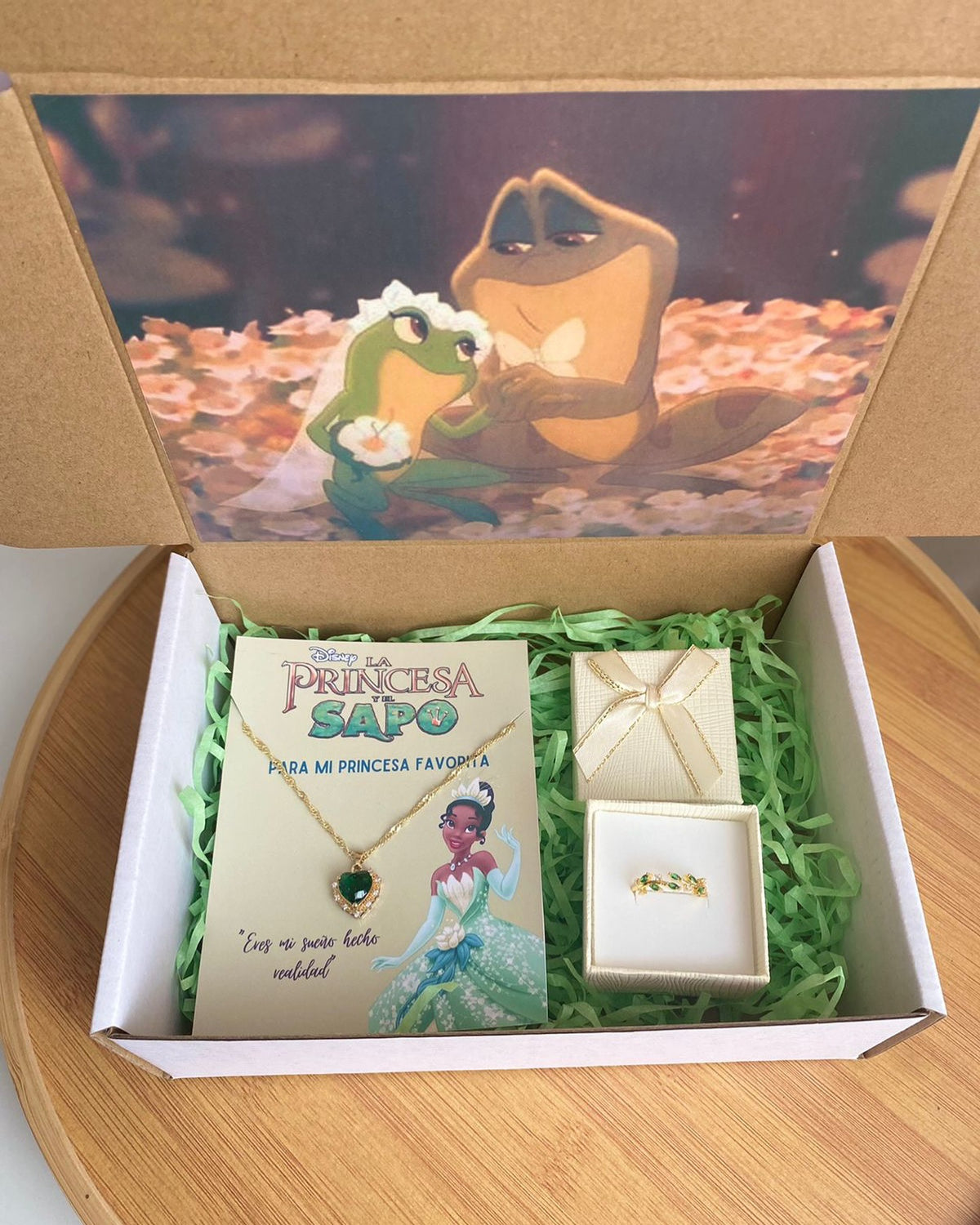 Box Princesa y el sapo M (Tiana) collar + anillo