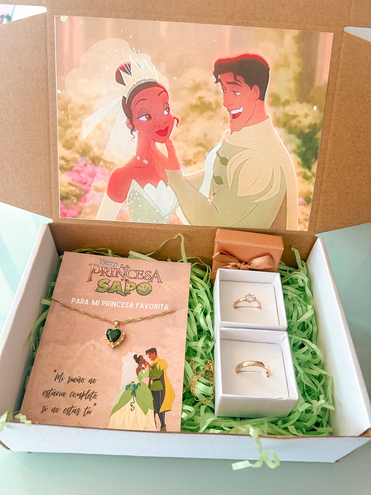 Box Princesa y el sapo L (Tiana) collar + anillos